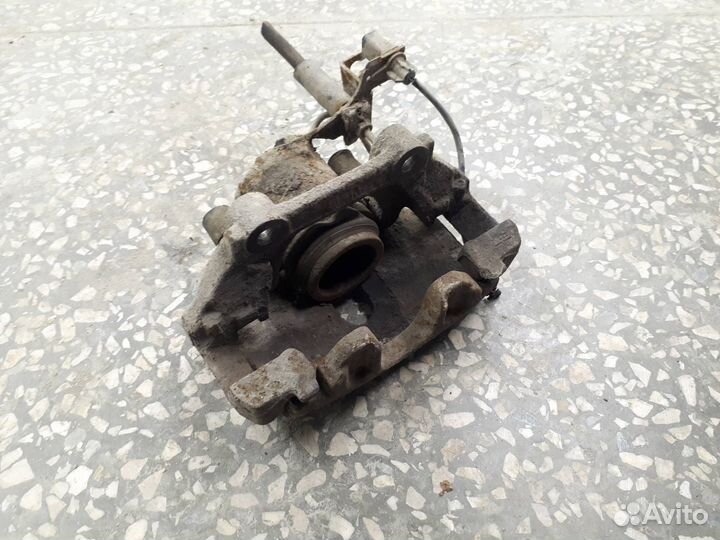 Суппорт тормозной передний левый Volkswagen Passat