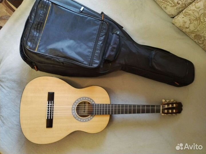 Гитара 3/4, противрударный чехол