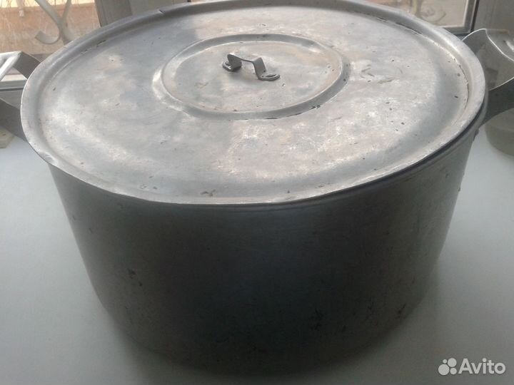 Кастрюля из алюминия большая