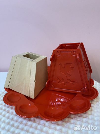 Консервный нож, пасхальные принадлежности