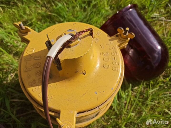 Красный судовой фонарь с запасной колбой