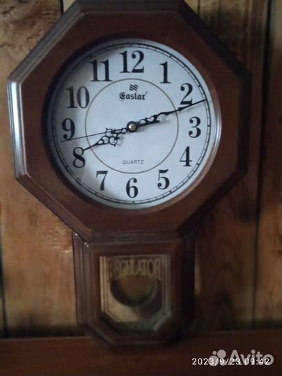 Часы настенные с маятником и боем