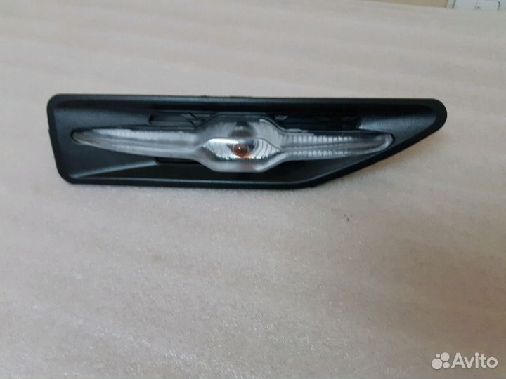 Поворотник правый Kia Rio 3