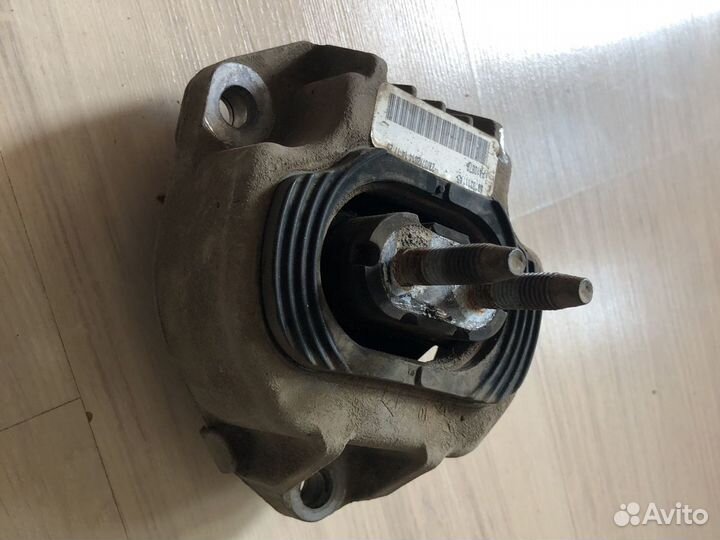 Опора кпп jeep wk2