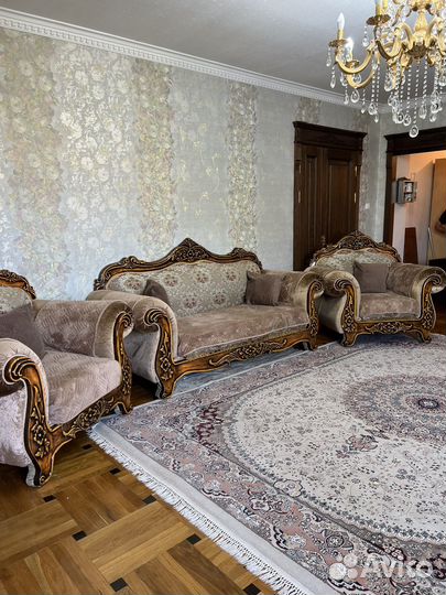 Диван с двумя креслами