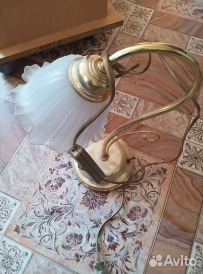 Светильник настольный