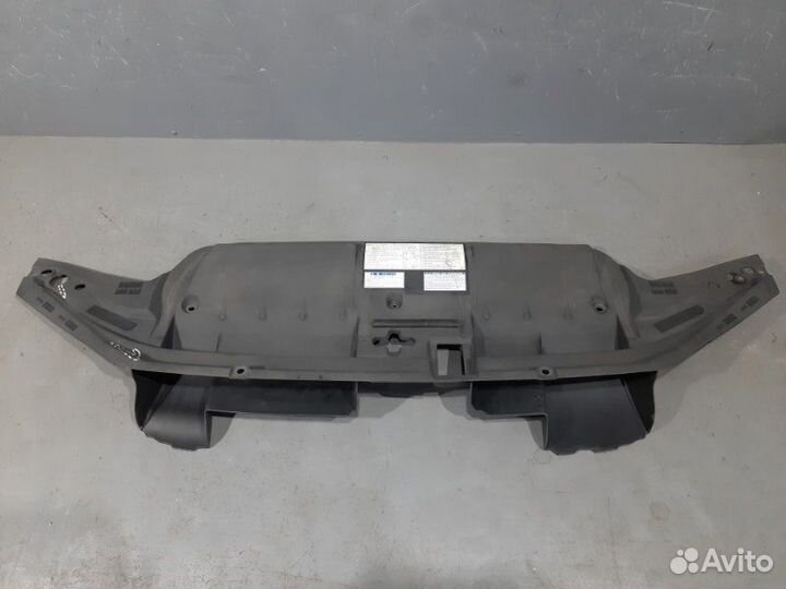 Кожух замка капота Toyota Land Cruiser 200