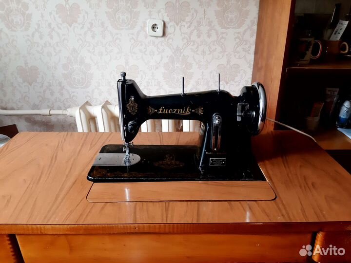 Продам швейную машину