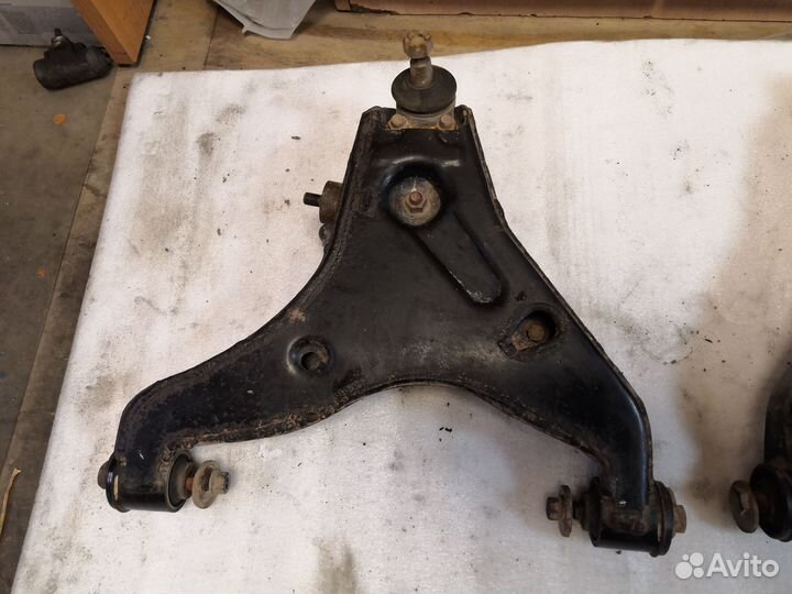 Mitsubishi Pajero Sport 3 рычаг передний нижний