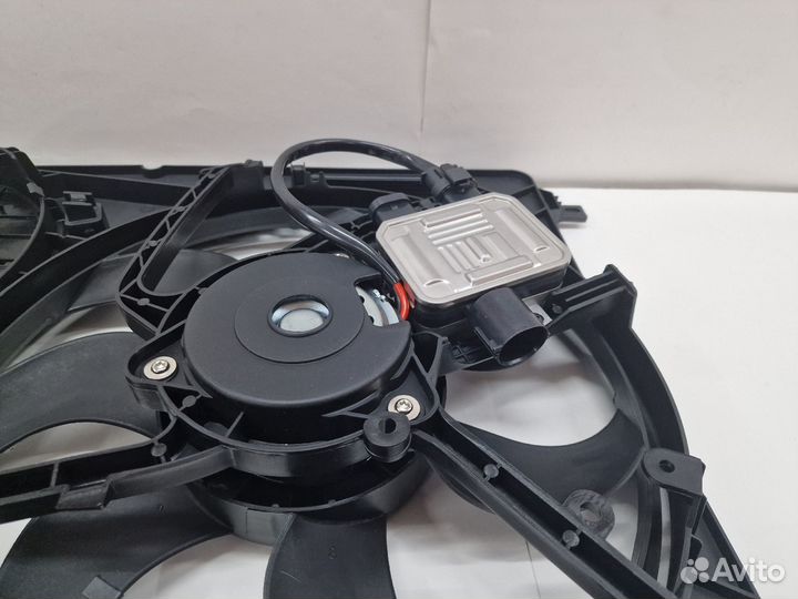 Вентилятор Land Rover Freelander 2 LR044833