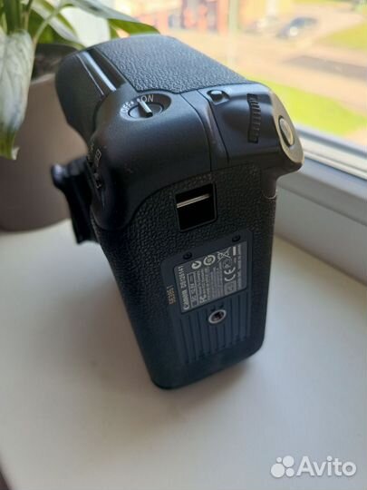 Зеркальный фотоаппарат Canon eos 1D mark III