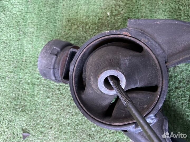 Подушка двигателя задняя Toyota Vista ZZV50 1zzfe