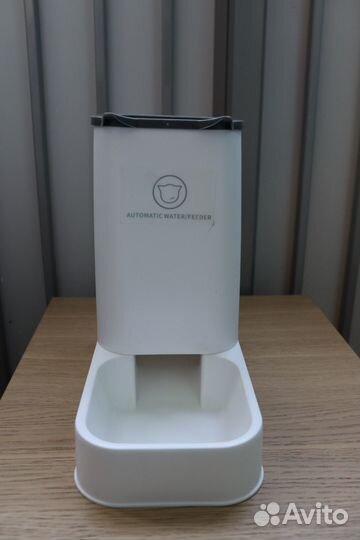 Автоматическая кормушка для кошек и собак