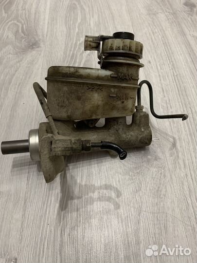 Главный тормозной цилиндр toyota avensis