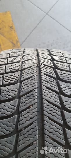 Michelin X-Ice XI3 215/45 R18