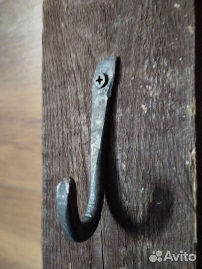 Крючки кованые настенные