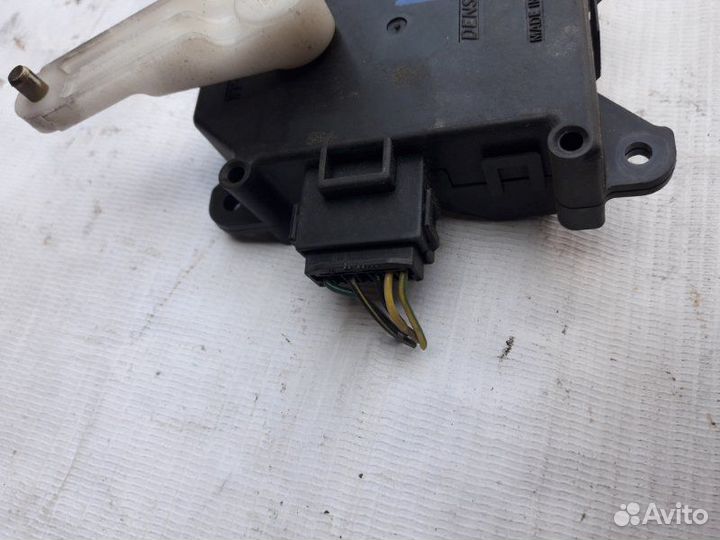 Сервопривод заслонок печки Toyota Harrier MCU15