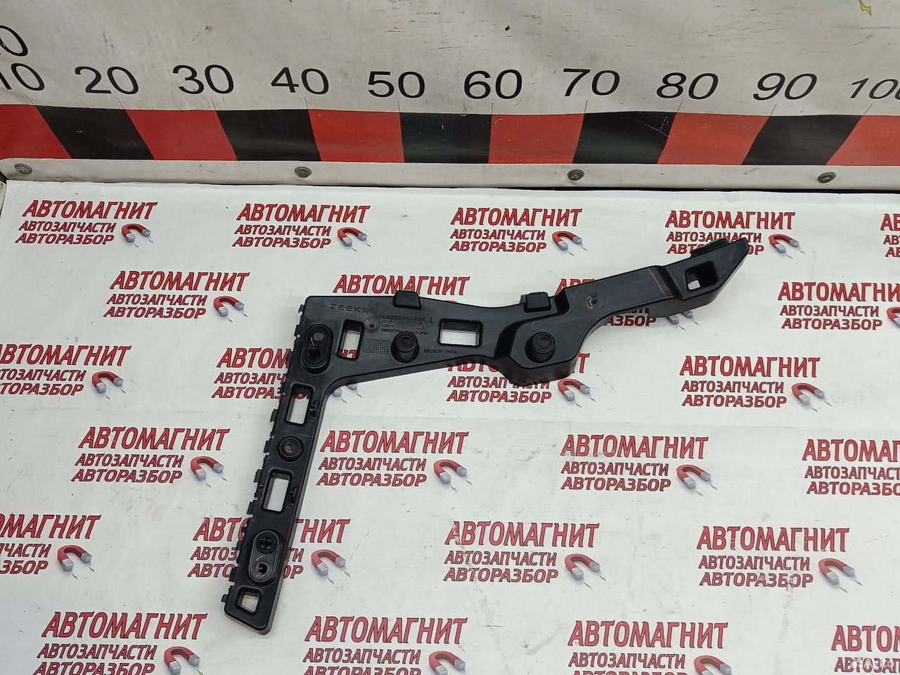 Кронштейн заднего бампера левый Zeekr 001