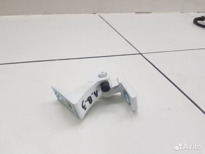 Петля двери задняя левая верхняя