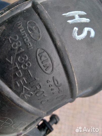 Патрубок воздушный 281381R010 Solaris 1 Rio 3