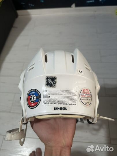 Хоккейный шлем