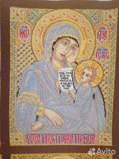 Икона, вышитая крестиком, с ликами Бородицы