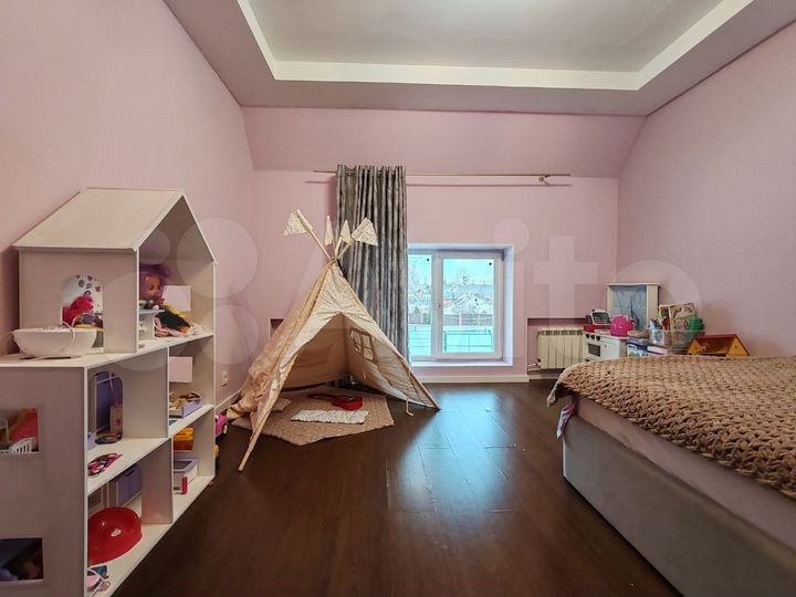 Дом 592 м² на участке 19 сот.