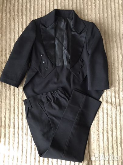 Костюм смокинг