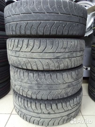 Bridgestone Ice Cruiser 7000 215/65 R16 98T