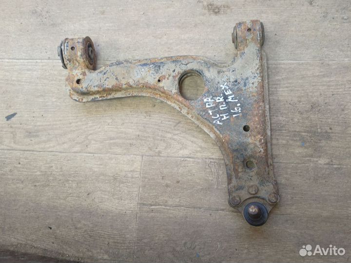 Правый рычаг Opel Astra h