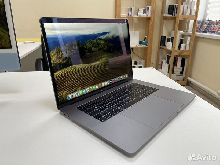 Macbook pro 15 2018 i9/2,9GHz/16/512 pro 560x