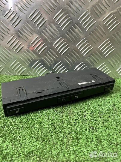 Блок кнопок парктроников и подогрева бмв е60