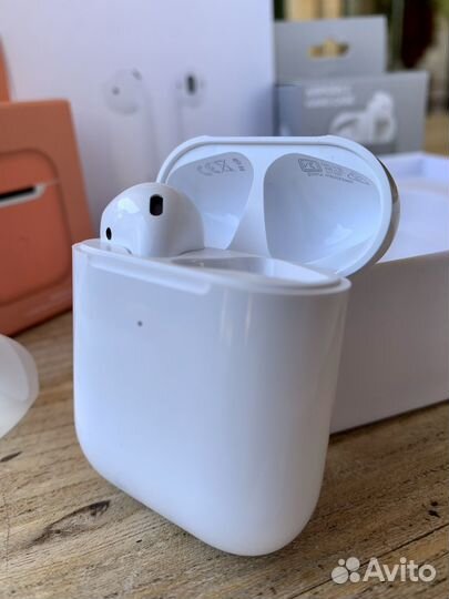 AirPods 2 2шт + чехол