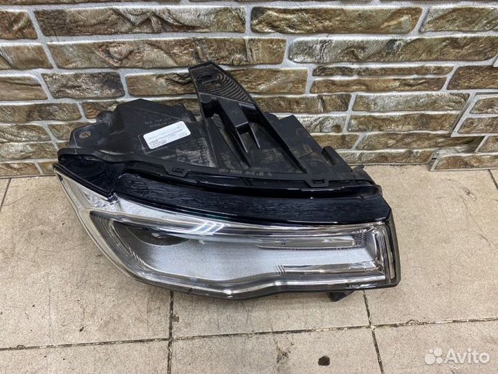 Фара правая Jeep Grand Cherokee