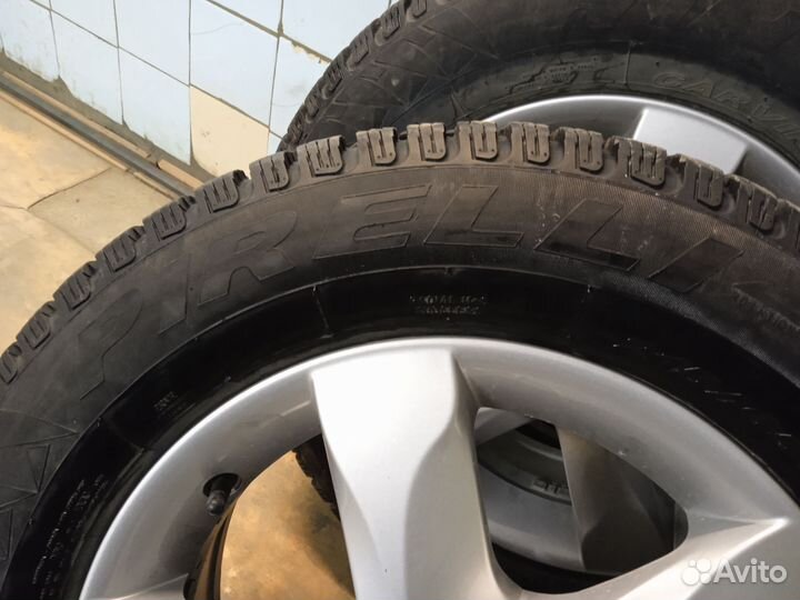Pirelli Carrier 215/65 R16 98T