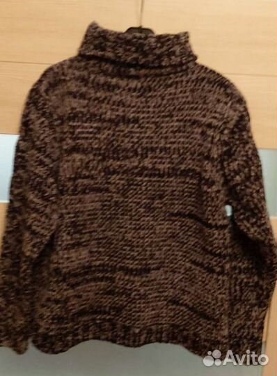 Объемный свитер женский