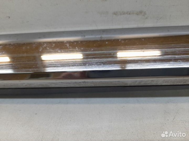 Молдинг двери передний правый Toyota Land Cruiser