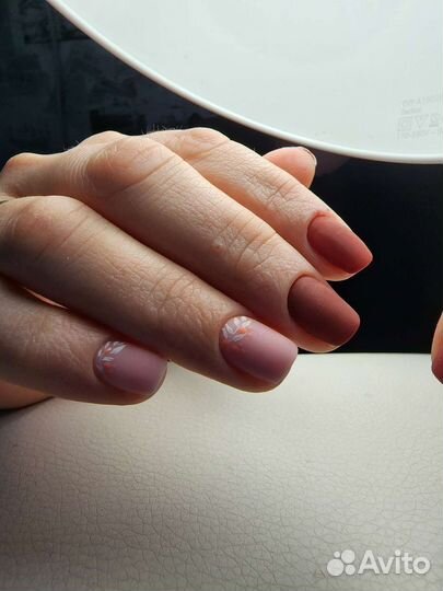 Маникюр с покрытием гель-лаком