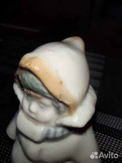 Фарфоровая статуэтка 