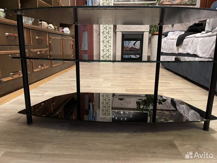 Стеклянная тумба под тв