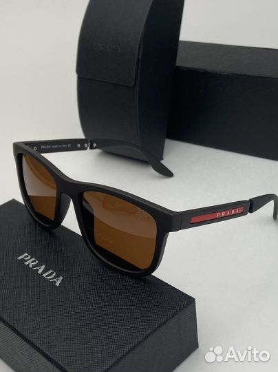 Солнцезащитные очки prada