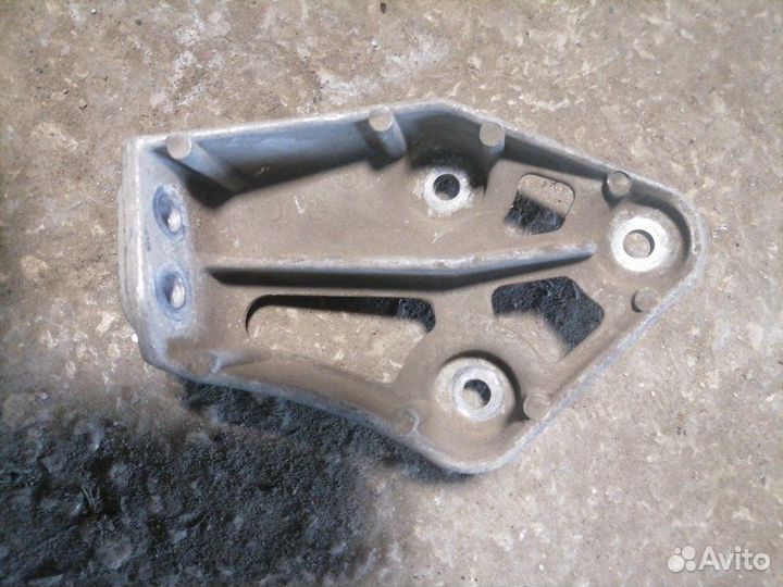 Кронштейн двигателя Daewoo Nexia седан 1.6