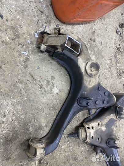 Передние нижние рычаги mitsubishi pajero 2 1996