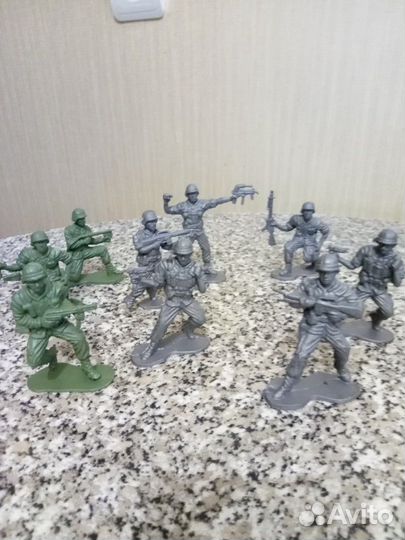 Солдаты пластмассовые