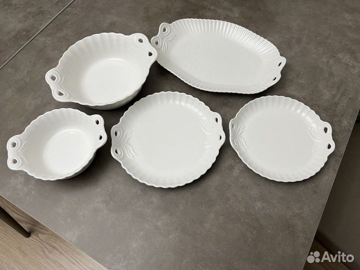 Набор столовой посуды для сервировки