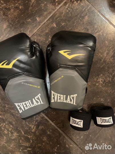 Боксерские перчатки everlast 10 oz