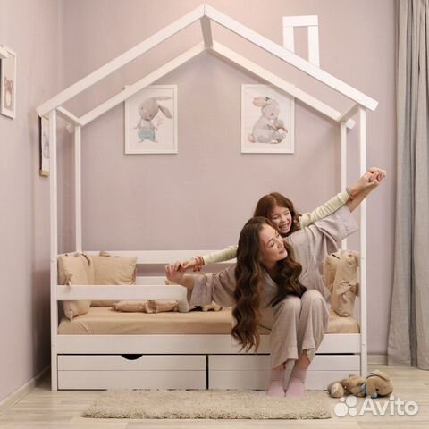 Детская кроватка из дерева