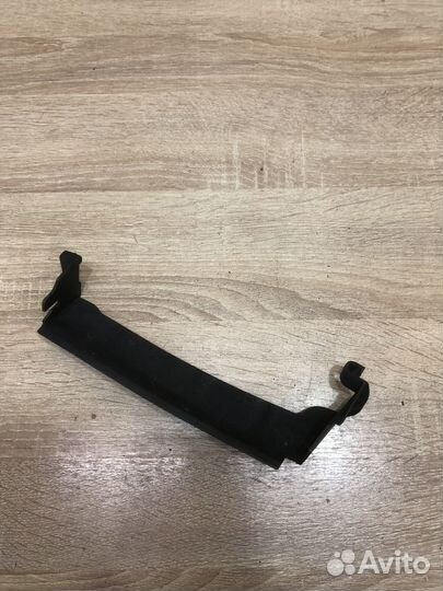 Нижняя часть воздухозаборника VW touran 1