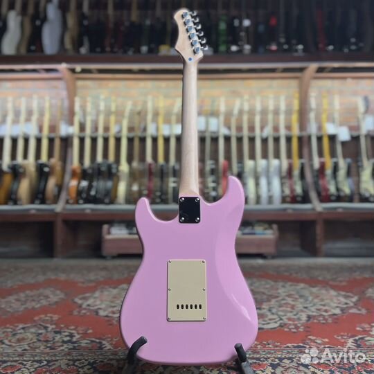 Электрогитара DeMarco dmsest200 Stratocaster SSS Pink