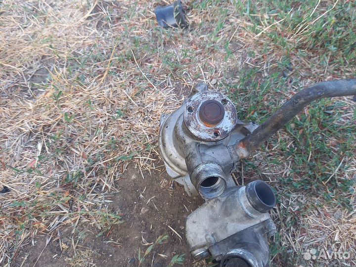 Помпа Mercedes S-Class W140 M104 1995